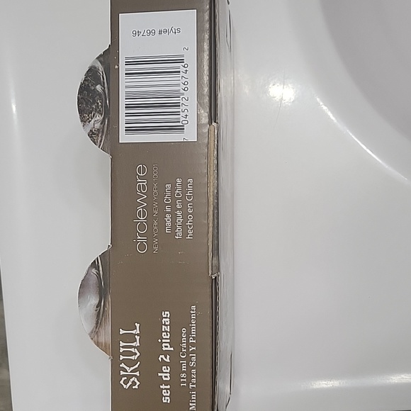 Skull Salt and Pepper Shaker Set. Unopened. Circleware 4oz 2 Piece Set. - Picture 7 of 7